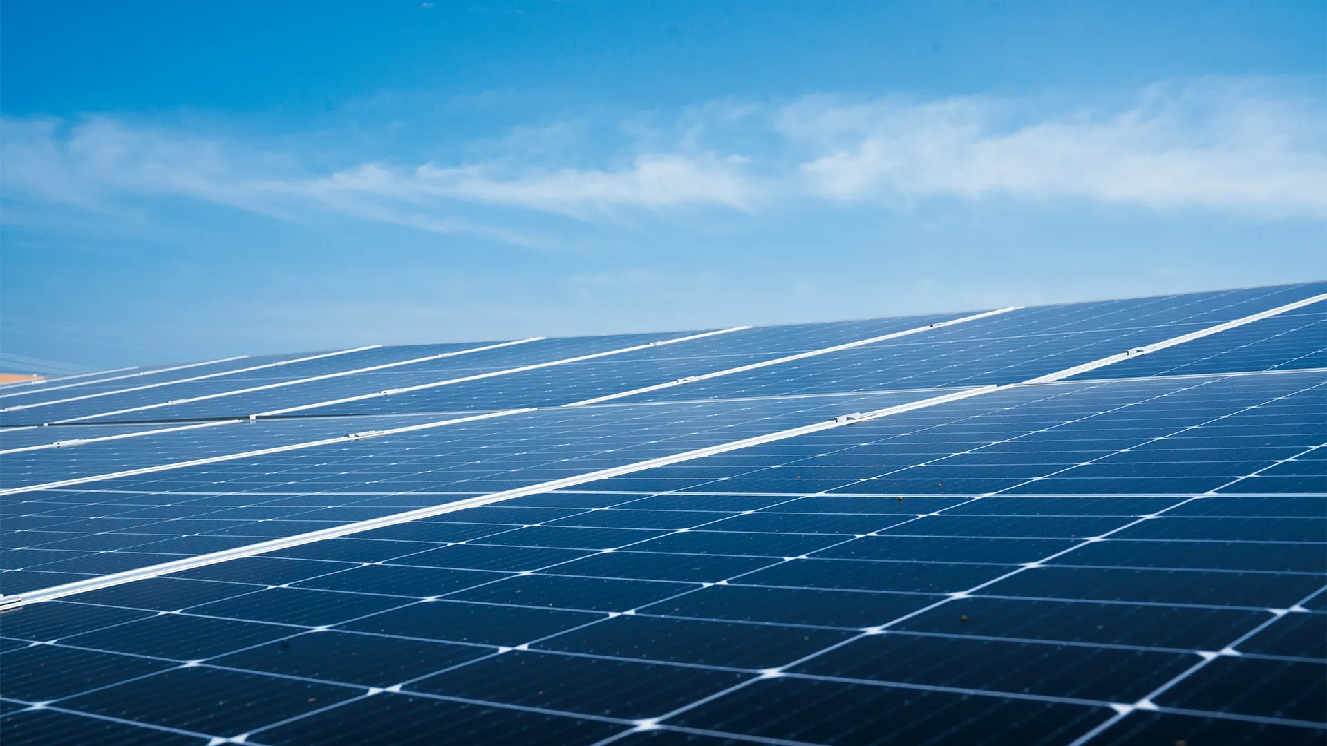 Panneaux solaires photovoltaïques propres après nettoyage en Bourgogne-Franche-Comté