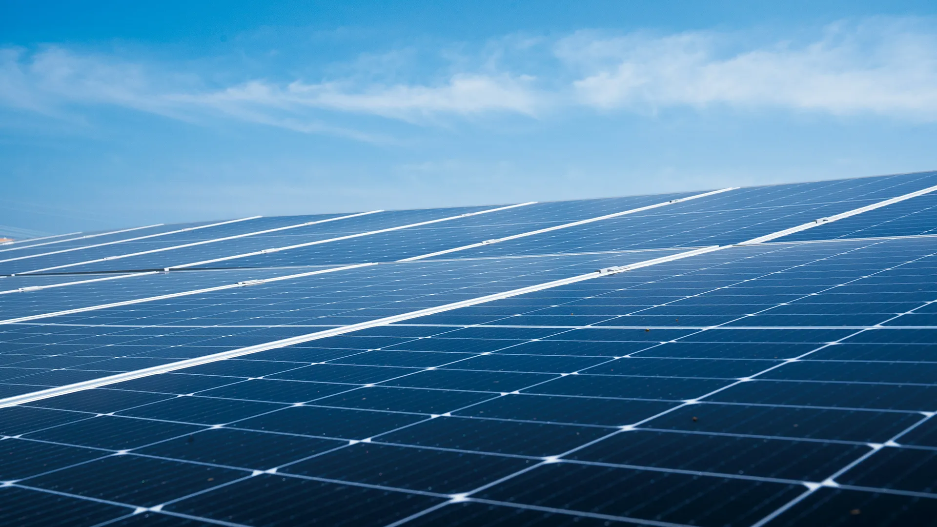 Panneaux solaires sur un toit très propres